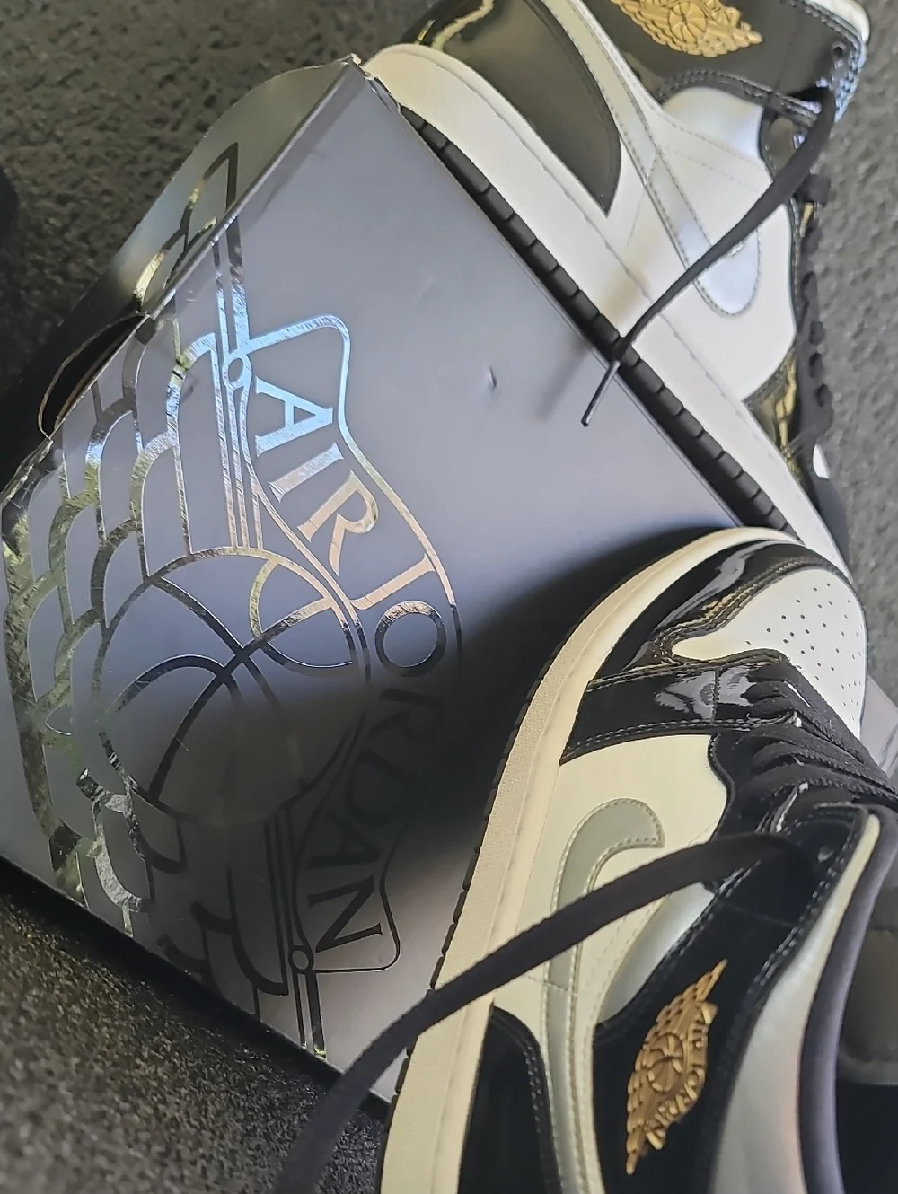 Nike Air Jordan 1 Mid SE "Metallic Silver/Metallic Gold" Patent Leather Wmns 9.5 - Picture 8 of 16